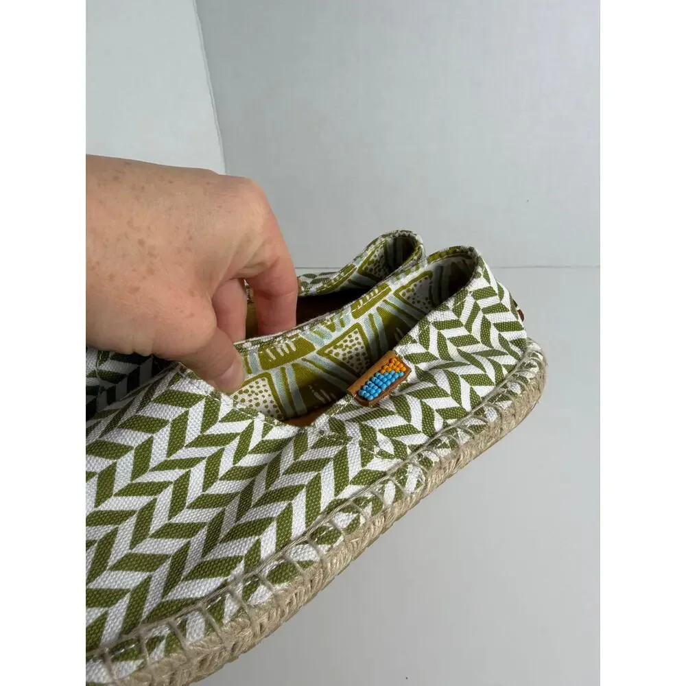 NWOB Ubntu Espadrilles Green Chevron Print Womens Size 7